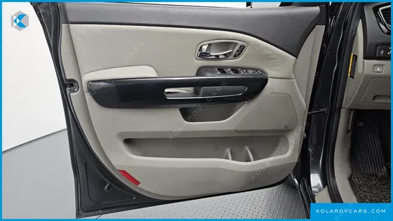 KIA CARNIVAL 11-SEATER NOBLESSE