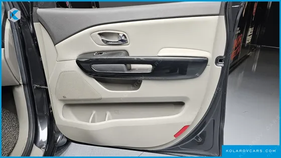 KIA CARNIVAL 11-SEATER NOBLESSE