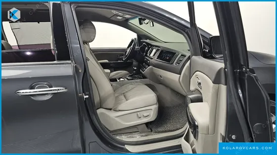 KIA CARNIVAL 11-SEATER NOBLESSE