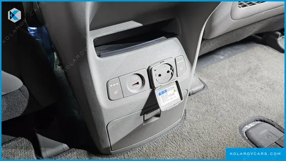 KIA CARNIVAL 11-SEATER NOBLESSE