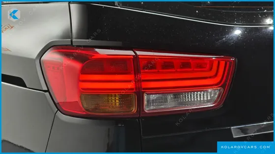 KIA CARNIVAL GASOLINE 9-SEATER HI-LIMOUSINE