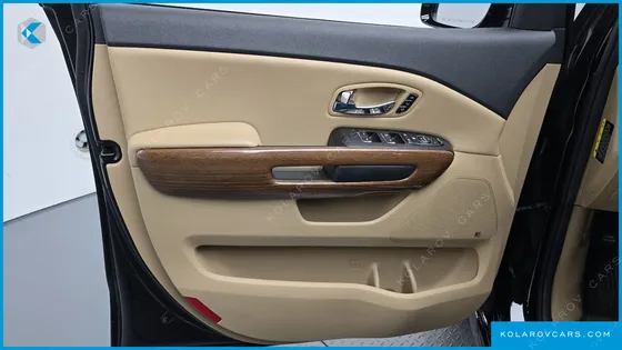 KIA CARNIVAL GASOLINE 9-SEATER HI-LIMOUSINE