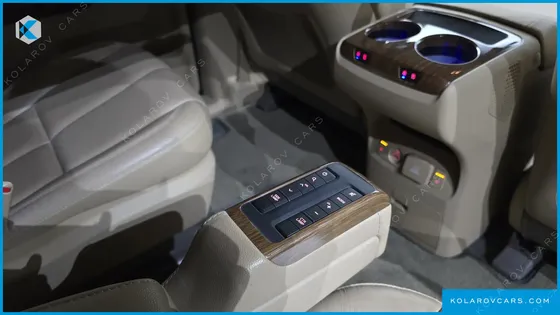 KIA CARNIVAL GASOLINE 9-SEATER HI-LIMOUSINE
