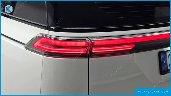 KIA CARNIVAL GASOLINE 9-SEATER SIGNATURE
