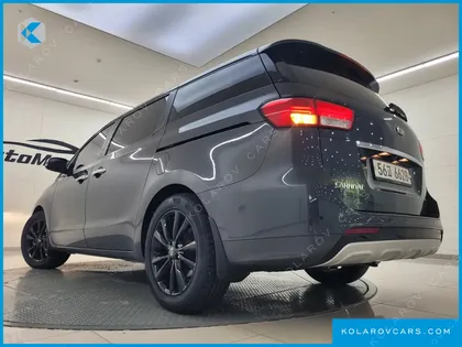KIA CARNIVAL 9-SEATER PRESTIGE