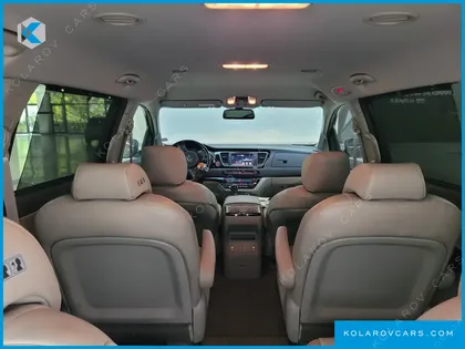 KIA CARNIVAL 9-SEATER PRESTIGE