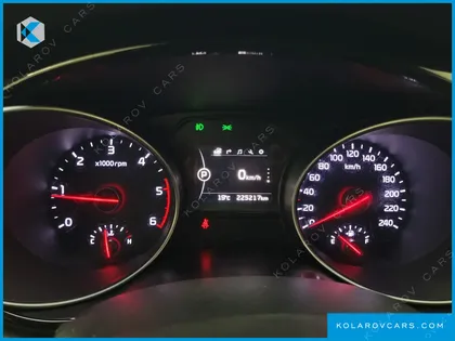 KIA CARNIVAL 9-SEATER PRESTIGE