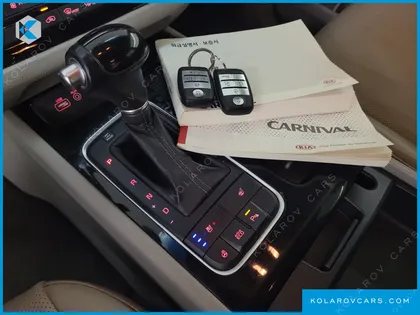 KIA CARNIVAL 9-SEATER PRESTIGE