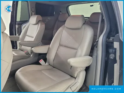 KIA CARNIVAL 9-SEATER PRESTIGE