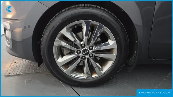 KIA CARNIVAL 9-SEATER PRESTIGE