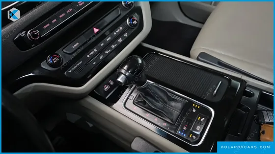 KIA CARNIVAL 9-SEATER PRESTIGE