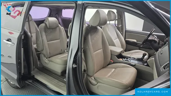 KIA CARNIVAL 9-SEATER PRESTIGE
