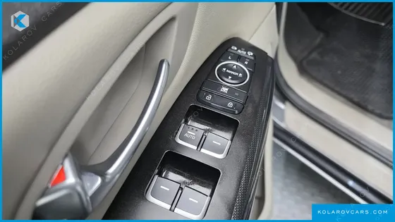 KIA CARNIVAL 9-SEATER PRESTIGE