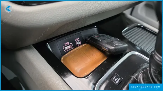 KIA CARNIVAL 9-SEATER PRESTIGE