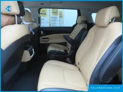 KIA CARNIVAL GASOLINE 9-SEATER PRESTIGE