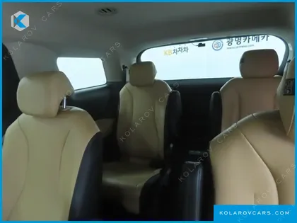 KIA CARNIVAL GASOLINE 9-SEATER PRESTIGE