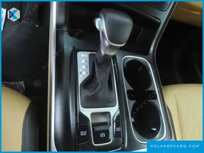 KIA CARNIVAL GASOLINE 9-SEATER PRESTIGE
