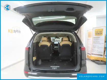 KIA CARNIVAL GASOLINE 9-SEATER PRESTIGE