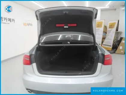 KIA CARNIVAL GASOLINE 9-SEATER PRESTIGE