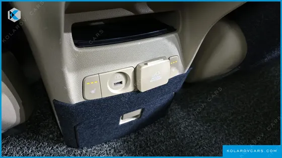 KIA CARNIVAL 9-SEATER PRESTIGE