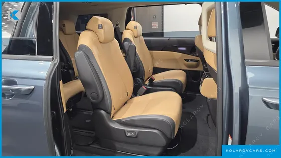 KIA CARNIVAL DIESEL 9-SEATER SIGNATURE