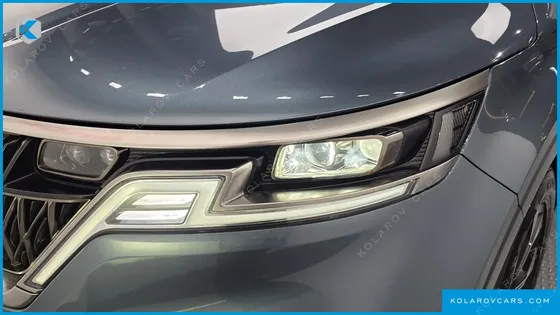 KIA CARNIVAL DIESEL 9-SEATER SIGNATURE