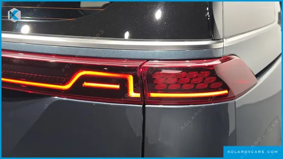 KIA CARNIVAL DIESEL 9-SEATER SIGNATURE