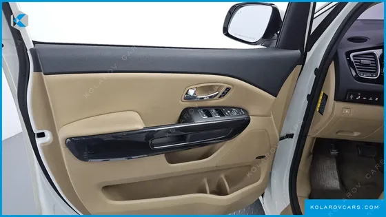 KIA CARNIVAL 9-SEATER NOBLESSE
