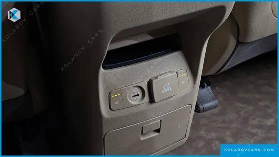 KIA CARNIVAL 9-SEATER NOBLESSE