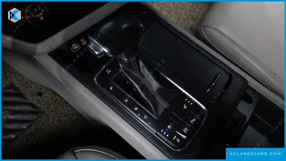 KIA CARNIVAL 9-SEATER LUXURY