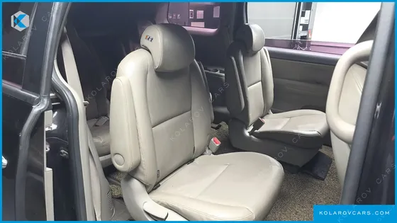 KIA CARNIVAL 9-SEATER LUXURY