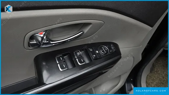 KIA CARNIVAL 9-SEATER LUXURY