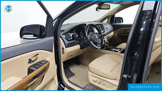 KIA CARNIVAL 9-SEATER HI-LIMOUSINE