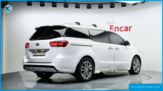 KIA CARNIVAL 9-SEATER NOBLESSE