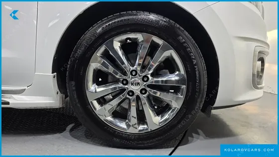 KIA CARNIVAL 9-SEATER NOBLESSE