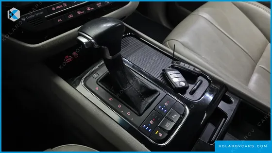 KIA CARNIVAL 9-SEATER NOBLESSE