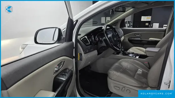 KIA CARNIVAL 9-SEATER NOBLESSE