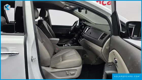 KIA CARNIVAL 9-SEATER NOBLESSE