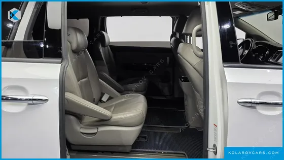 KIA CARNIVAL 9-SEATER NOBLESSE
