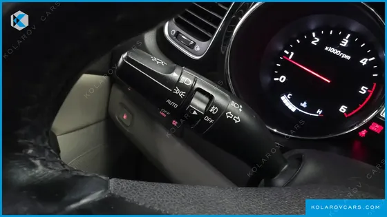 KIA CARNIVAL 9-SEATER NOBLESSE