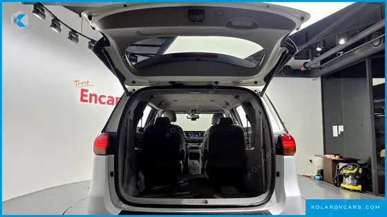 KIA CARNIVAL 9-SEATER NOBLESSE