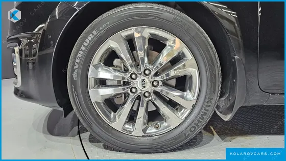 KIA CARNIVAL GASOLINE 9-SEATER NOBLESSE