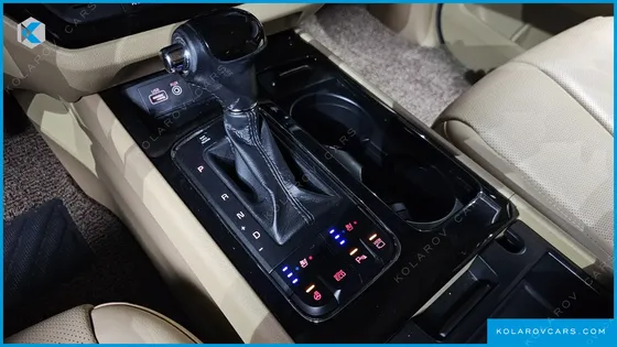 KIA CARNIVAL GASOLINE 9-SEATER NOBLESSE
