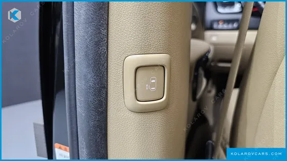 KIA CARNIVAL GASOLINE 9-SEATER NOBLESSE