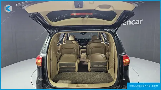 KIA CARNIVAL GASOLINE 9-SEATER NOBLESSE