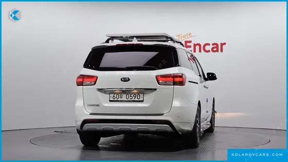 KIA CARNIVAL 9-SEATER LUXURY