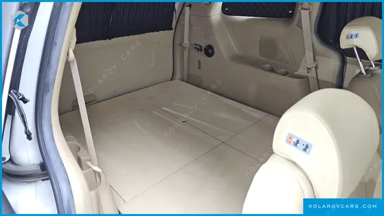 KIA CARNIVAL 9-SEATER LUXURY