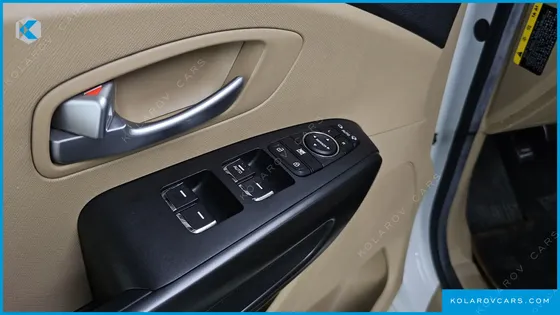 KIA CARNIVAL 9-SEATER LUXURY