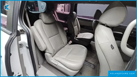 KIA CARNIVAL 9-SEATER PRESTIGE
