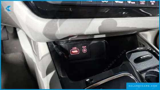KIA CARNIVAL 9-SEATER PRESTIGE